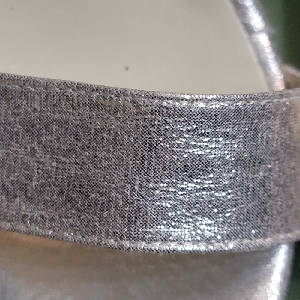 Guichi Metalic Gold Ankle Strap Sandal. - Picture 8 of 9